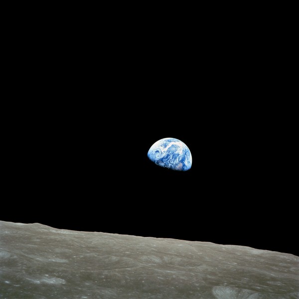 NASA-Apollo8-Dec24-Earthrise1送给修女的照片阿波罗8号发回地球-600x600.jpg
